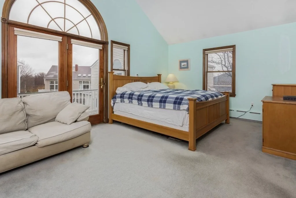3 bed, 2 bath apartment for rent at 8 Castle Rd, Nahant — photo 23 of 34