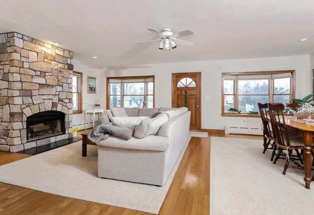 3 bed, 2 bath apartment for rent at 8 Castle Rd, Nahant — photo 8 of 34