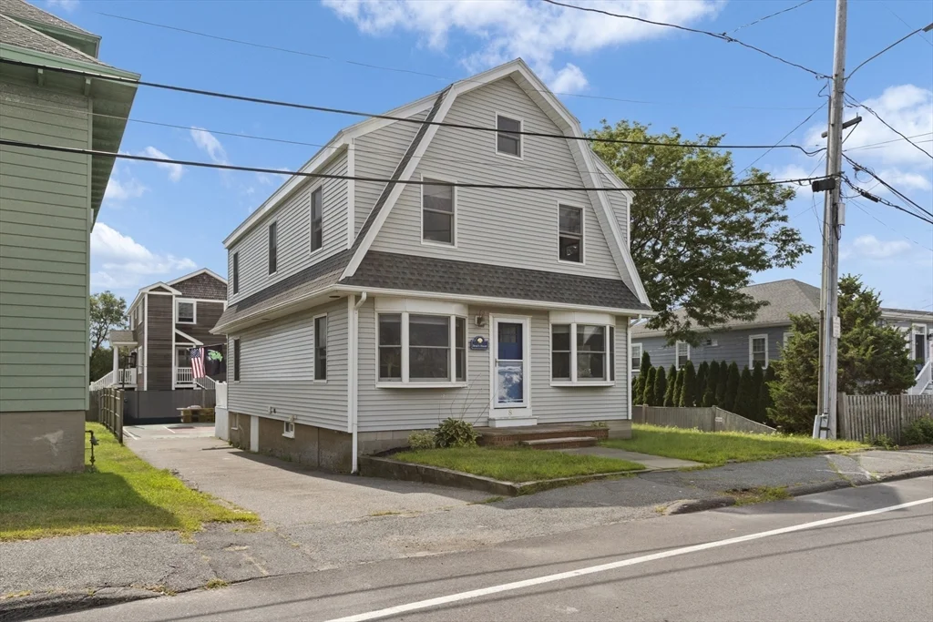 3 bed, 2 bath apartment for rent at 8 Castle Rd, Nahant