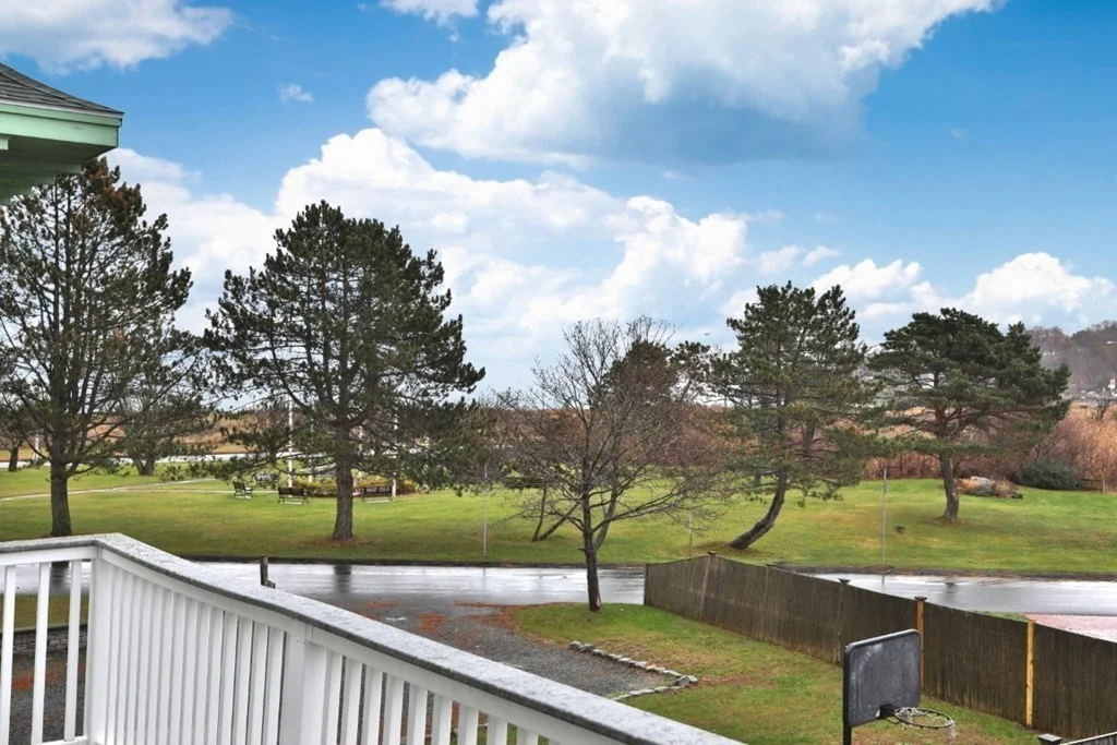 3 bed, 2 bath apartment for rent at 8 Castle Rd, Nahant — photo 27 of 34