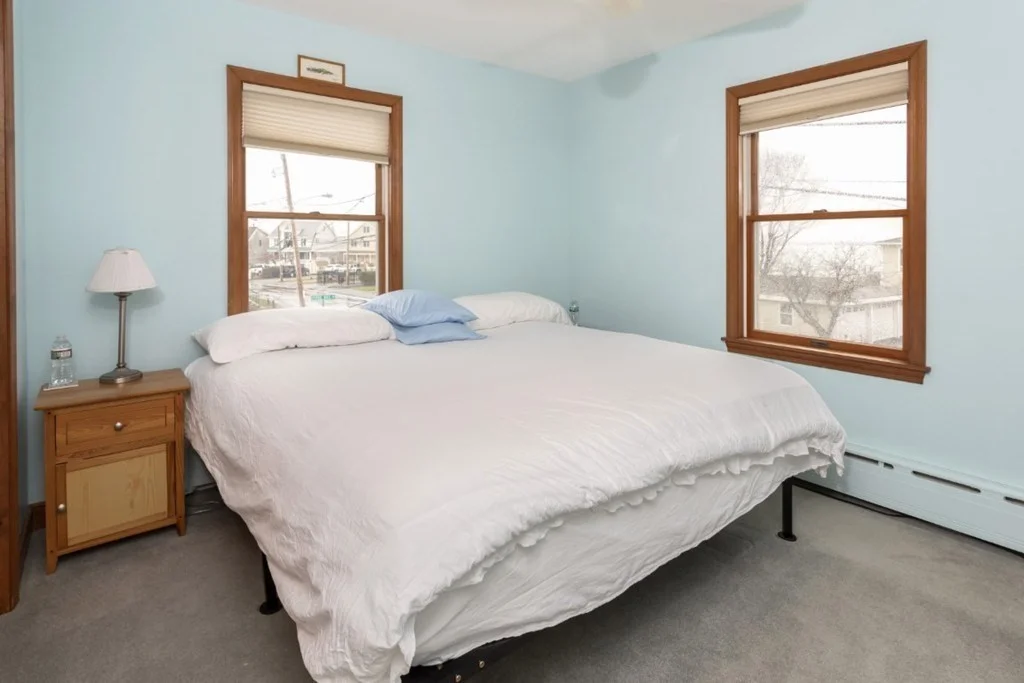 3 bed, 2 bath apartment for rent at 8 Castle Rd, Nahant — photo 17 of 34