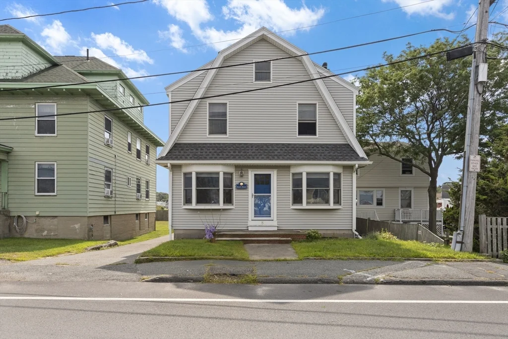 3 bed, 2 bath apartment for rent at 8 Castle Rd, Nahant — photo 2 of 24