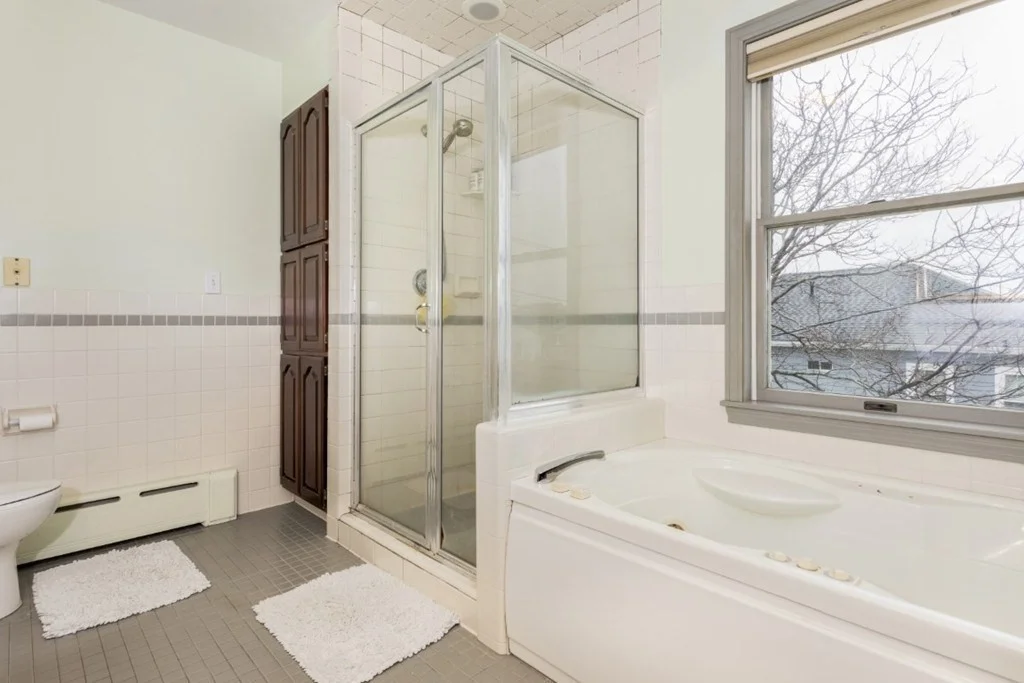 3 bed, 2 bath apartment for rent at 8 Castle Rd, Nahant — photo 21 of 34