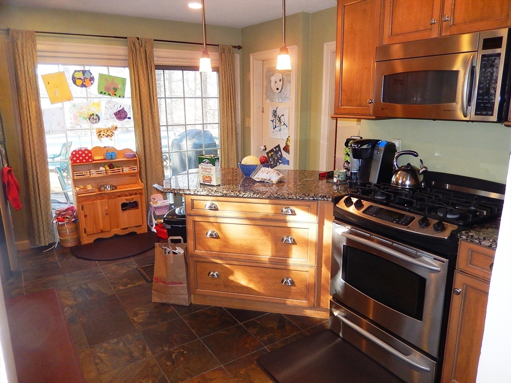 2 bed, 1 bath apartment for rent at 8 Castle Rd, Wayland — photo 3 of 22