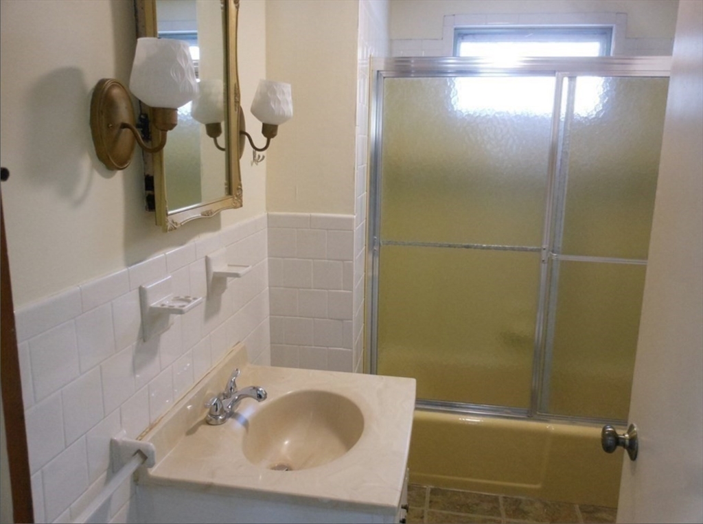 2 bed, 1 bath apartment for rent at 8 Castle Rd, Wayland — photo 16 of 22