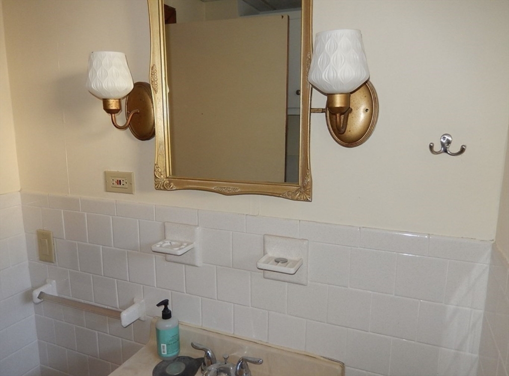 2 bed, 1 bath apartment for rent at 8 Castle Rd, Wayland — photo 17 of 22