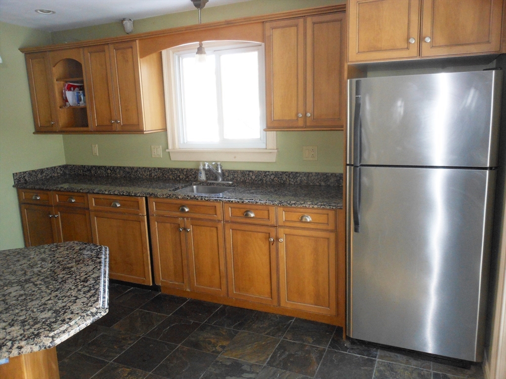 2 bed, 1 bath apartment for rent at 8 Castle Rd, Wayland — photo 4 of 22
