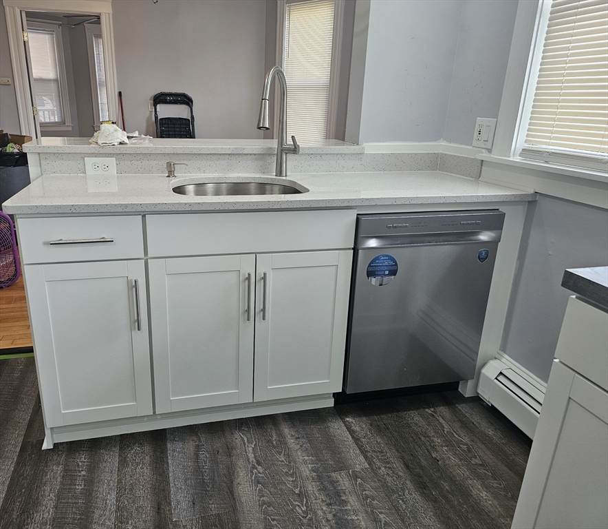 2 bed, 1 bath apartment for rent at 8 Cedar St Unit 1, Haverhill — photo 5 of 8