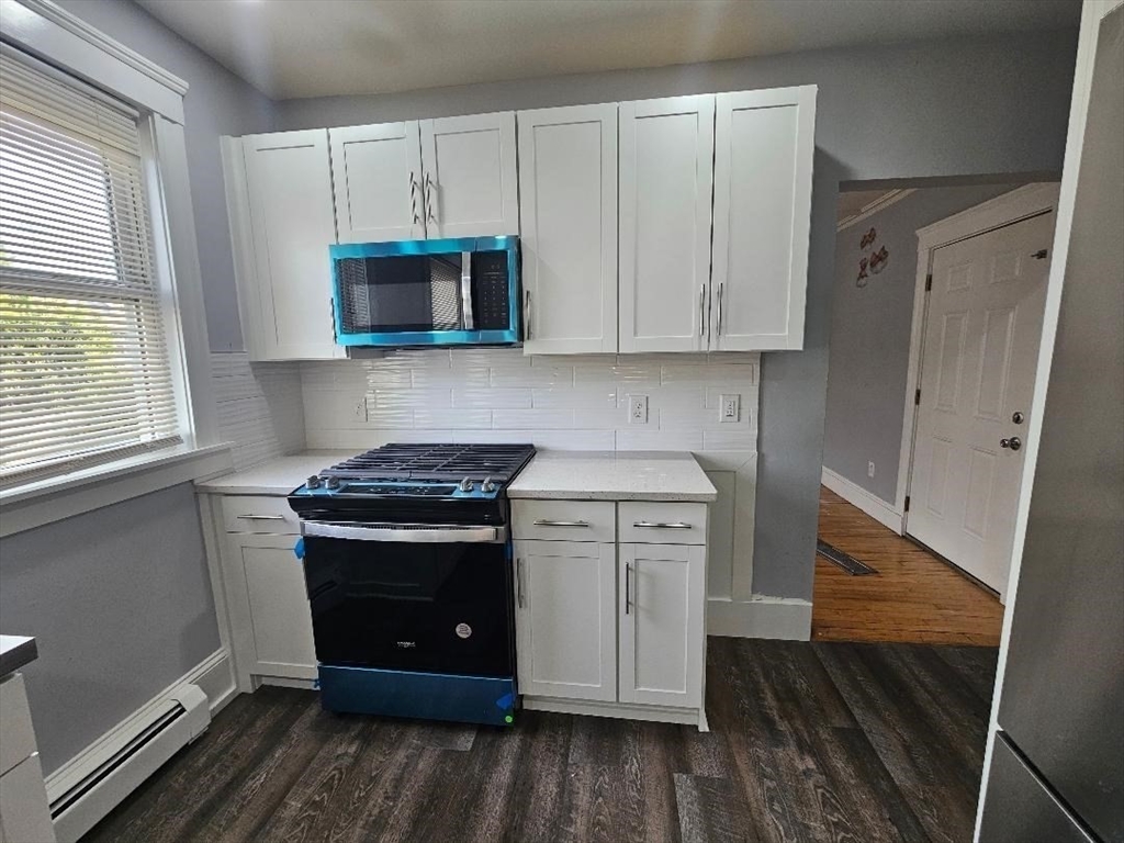2 bed, 1 bath apartment for rent at 8 Cedar St Unit 1, Haverhill — photo 3 of 8
