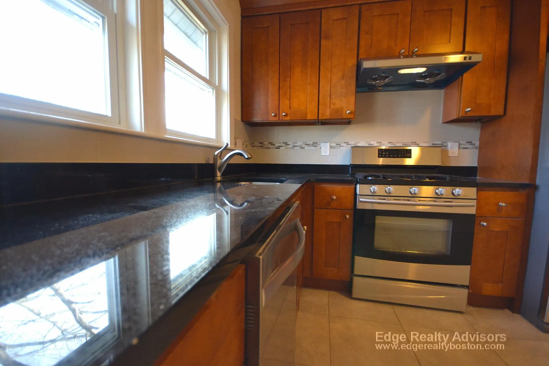 4 bed, 2 bath apartment for rent at 8 Cenacle Rd Unit 2, Brighton — photo 2 of 11