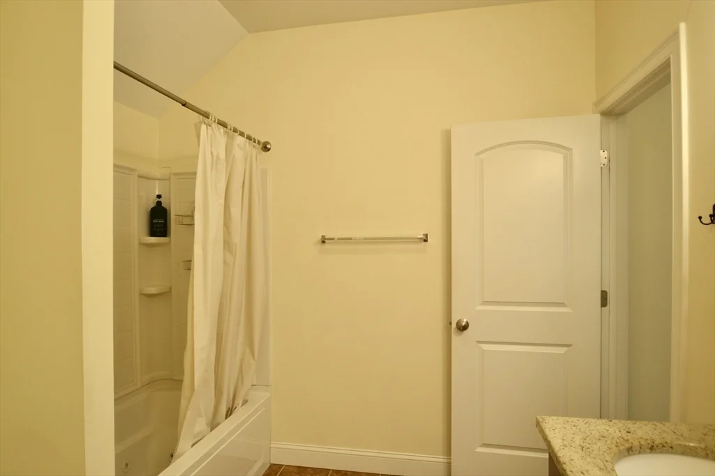 3 bed, 2 bath apartment for rent at 8 Cheyenne Vly Unit 8, Westford — photo 16 of 27