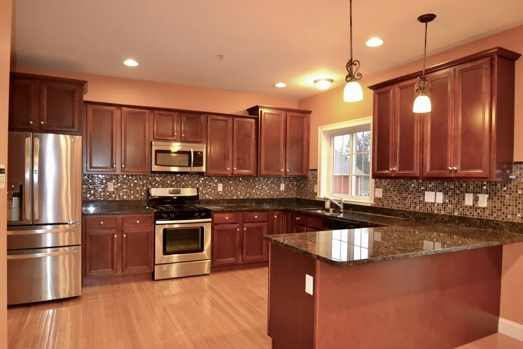 3 bed, 2 bath apartment for rent at 8 Cheyenne Vly Unit 8, Westford — photo 5 of 27