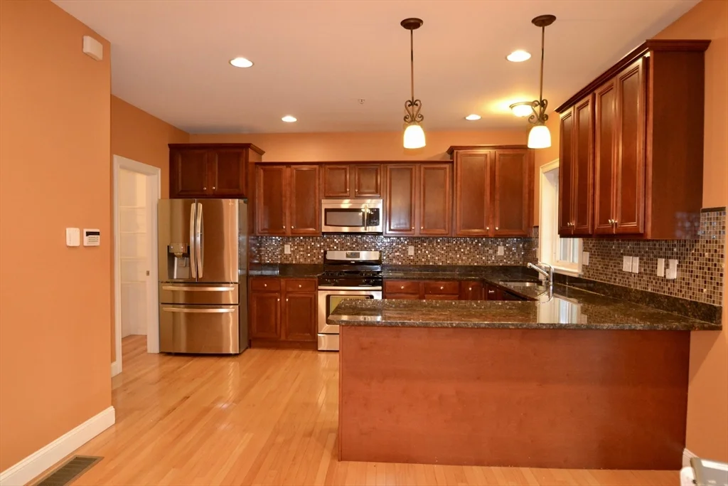 3 bed, 2 bath apartment for rent at 8 Cheyenne Vly Unit 8, Westford — photo 6 of 27