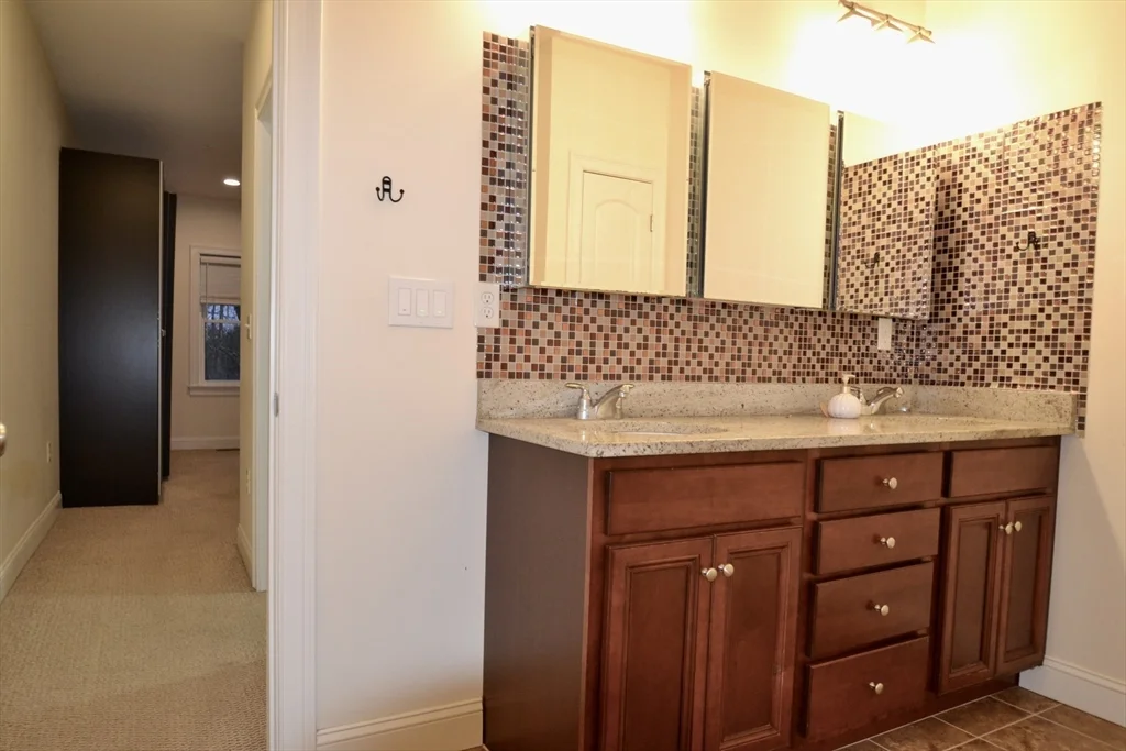 3 bed, 2 bath apartment for rent at 8 Cheyenne Vly Unit 8, Westford — photo 15 of 27
