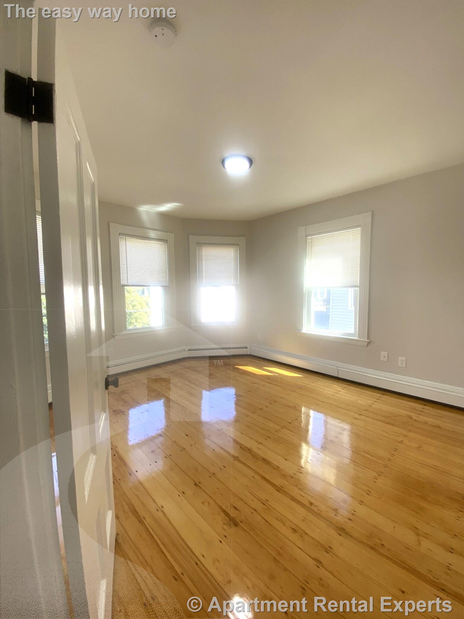 3 bed, 1 bath apartment for rent at 8 Clary St Unit 2, Inman Square — photo 3 of 8