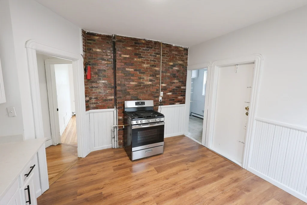3 bed, 1 bath apartment for rent at 8 Colonial Ave Unit 2, Dorchester — photo 2 of 4