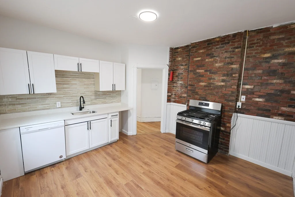3 bed, 1 bath apartment for rent at 8 Colonial Ave Unit 2, Dorchester