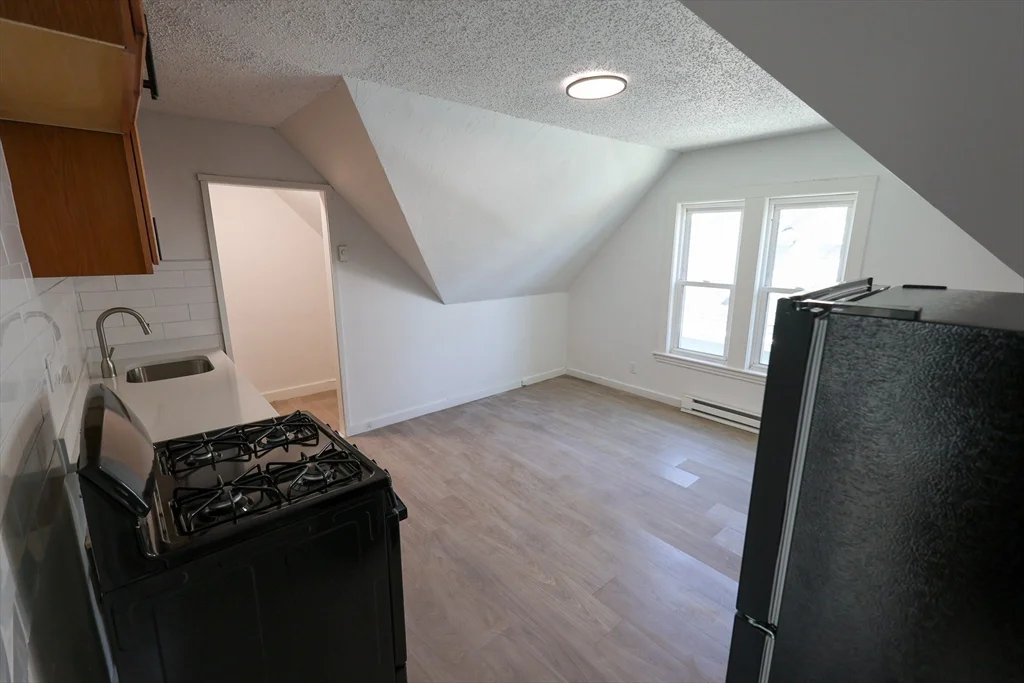 2 bed, 1 bath apartment for rent at 8 Colonial Ave Unit 3, Dorchester — photo 2 of 11