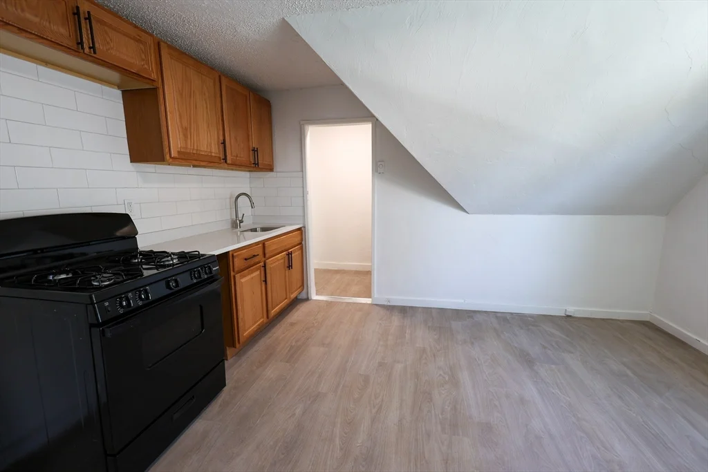 2 bed, 1 bath apartment for rent at 8 Colonial Ave Unit 3, Dorchester — photo 3 of 11