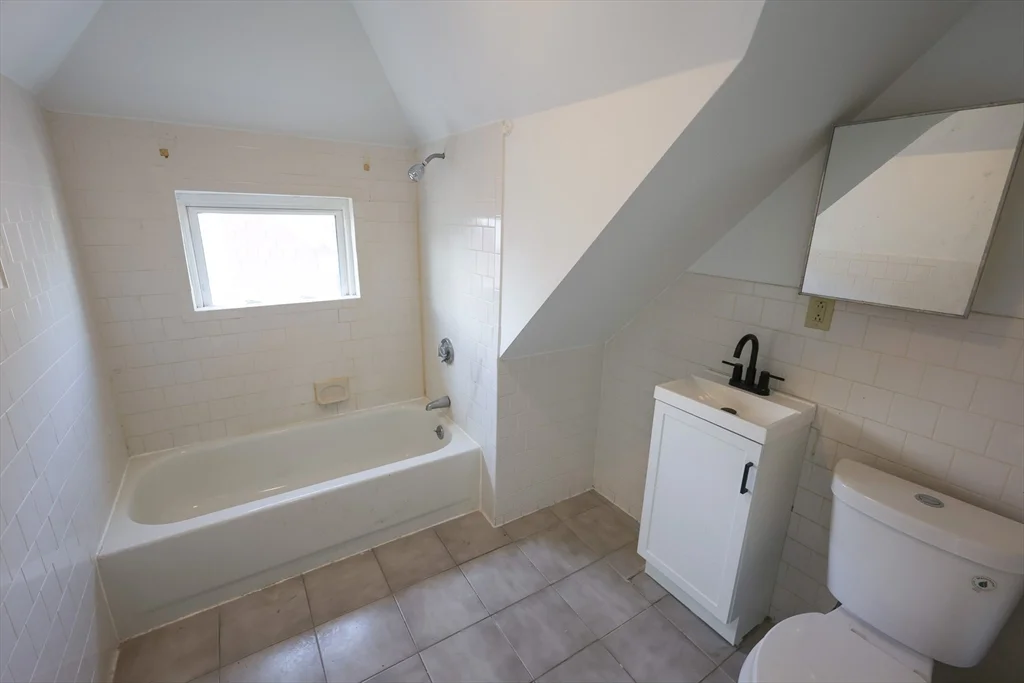 2 bed, 1 bath apartment for rent at 8 Colonial Ave Unit 3, Dorchester — photo 8 of 11
