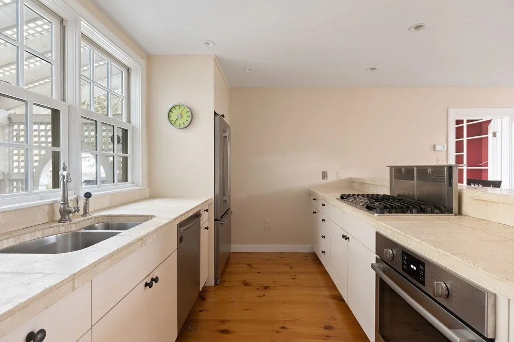3 bed, 2 bath apartment for rent at 8 Coolidge Hill Rd, Coolidge Hill — photo 4 of 23