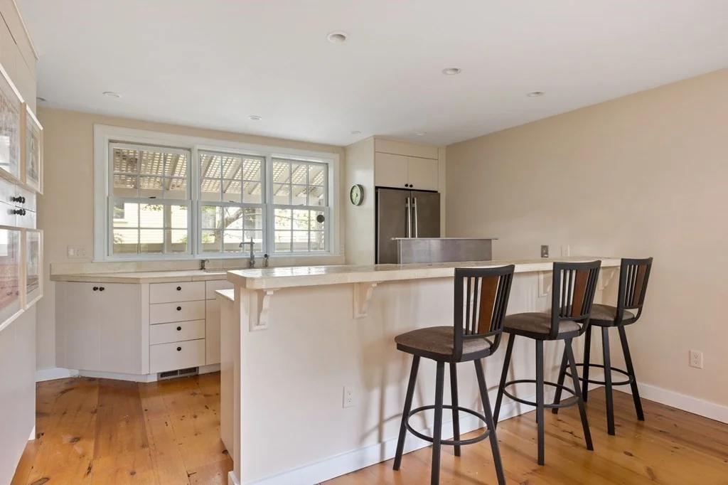 3 bed, 2 bath apartment for rent at 8 Coolidge Hill Rd, Coolidge Hill — photo 3 of 23
