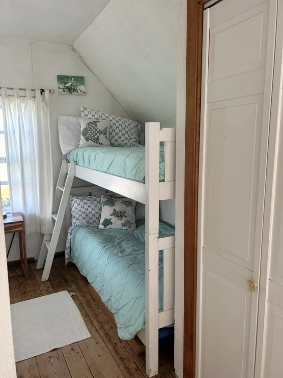 2 bed, 1 bath apartment for rent at 8 Cove Rd, Little Neck — photo 16 of 18