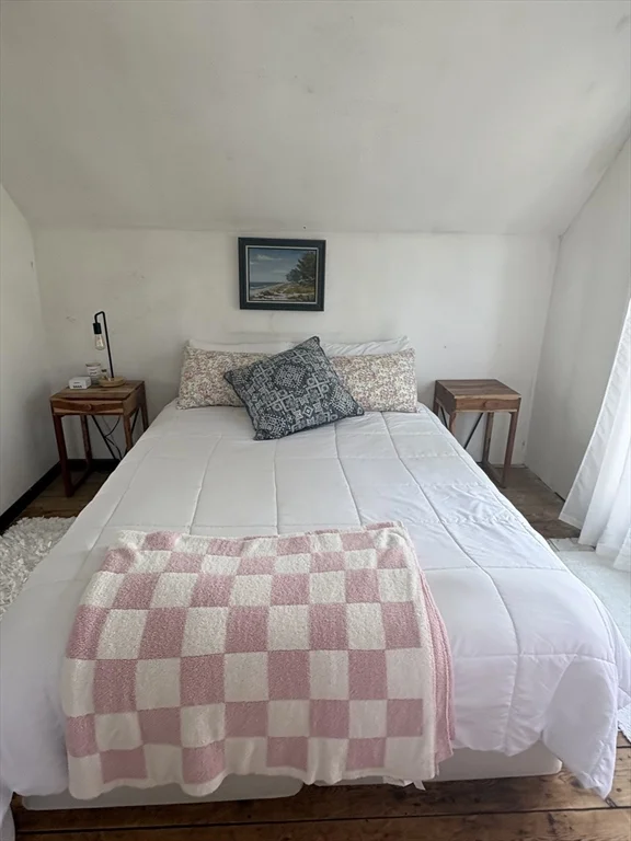 2 bed, 1 bath apartment for rent at 8 Cove Rd, Little Neck — photo 15 of 18