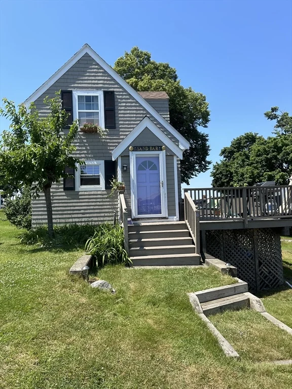 2 bed, 1 bath apartment for rent at 8 Cove Rd, Little Neck — photo 1 of 18
