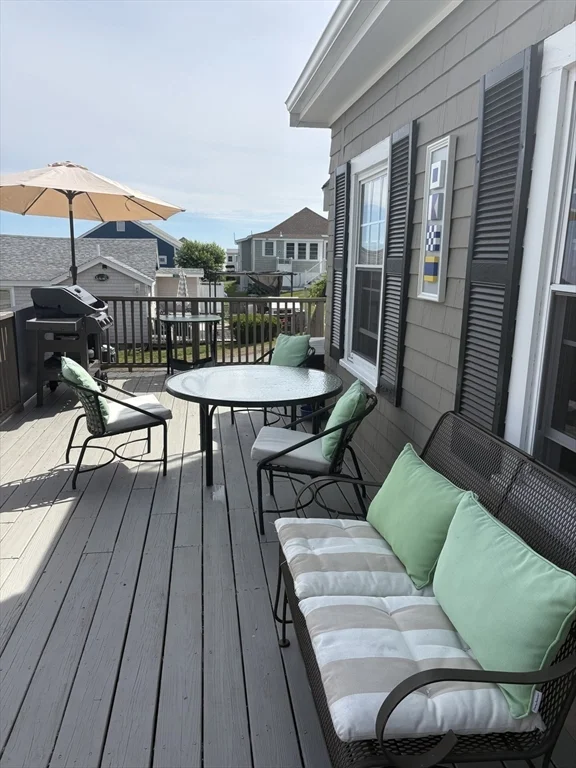 2 bed, 1 bath apartment for rent at 8 Cove Rd, Little Neck — photo 17 of 18
