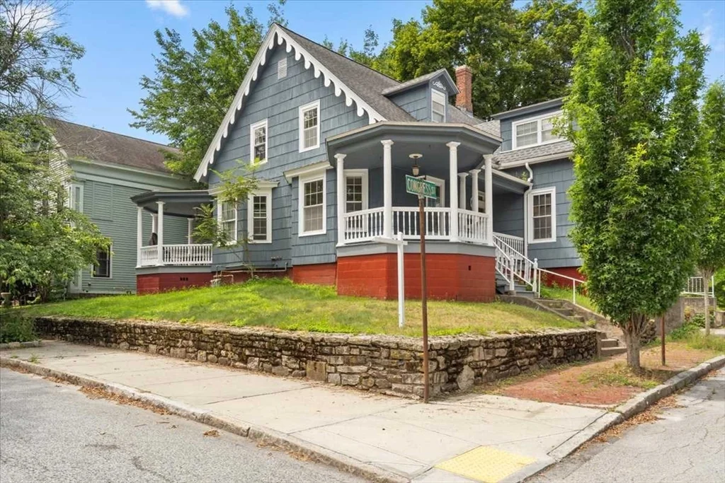 4 bed, 2 bath apartment for rent at 8 Crown St Unit 8, Worcester