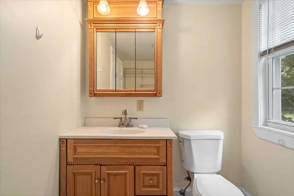 4 bed, 2 bath apartment for rent at 8 Crown St Unit 8, Worcester — photo 17 of 30