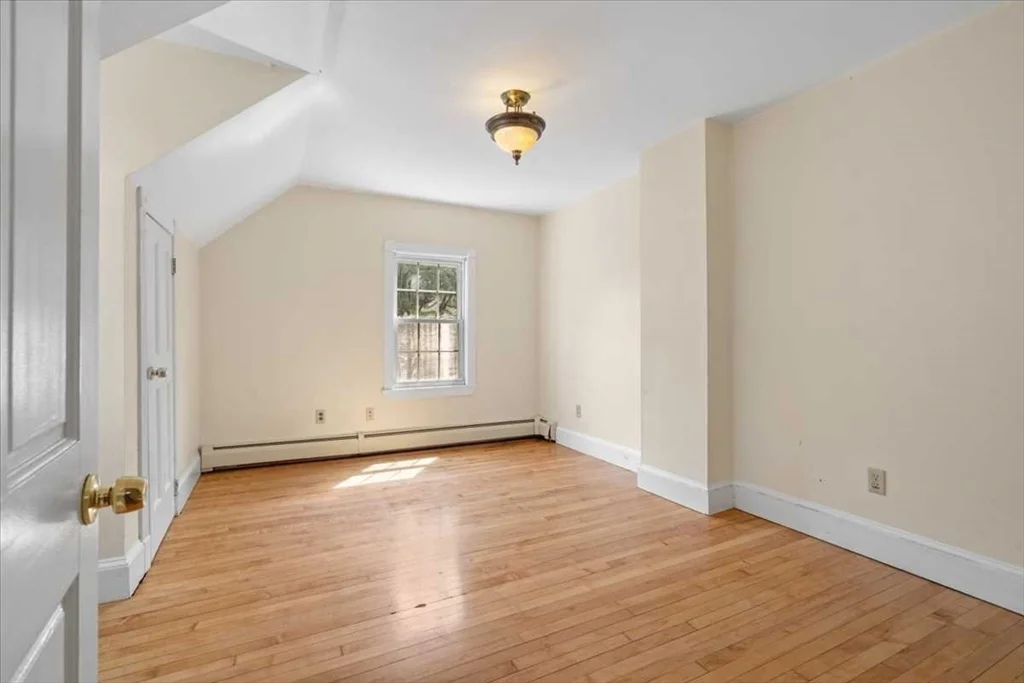 4 bed, 2 bath apartment for rent at 8 Crown St Unit 8, Worcester — photo 27 of 30