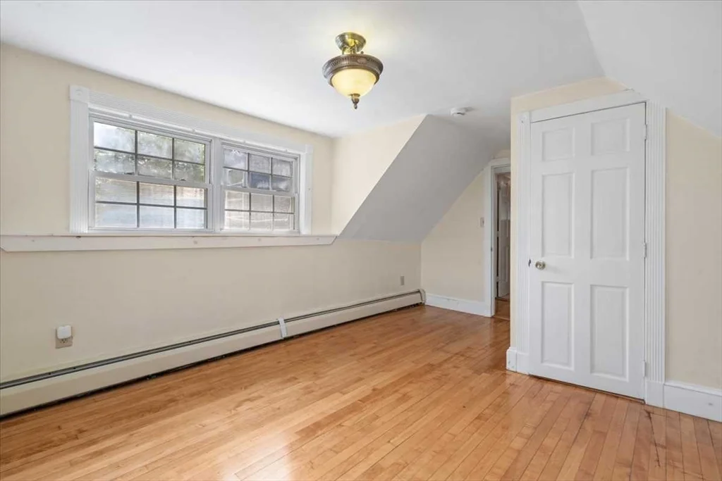 4 bed, 2 bath apartment for rent at 8 Crown St Unit 8, Worcester — photo 24 of 30