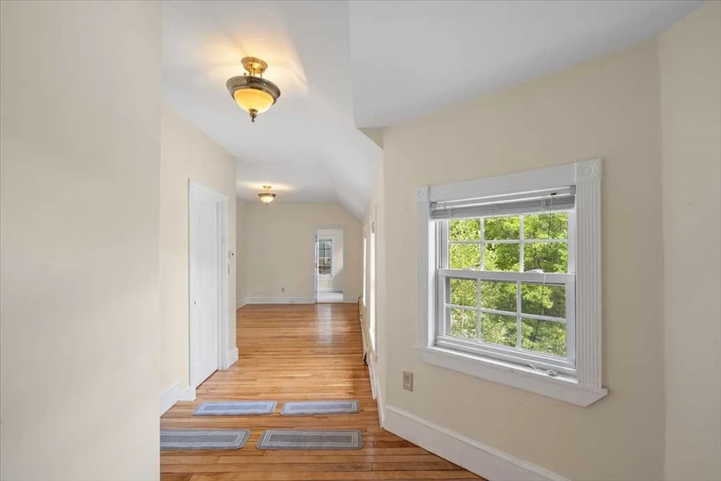 4 bed, 2 bath apartment for rent at 8 Crown St Unit 8, Worcester — photo 18 of 30