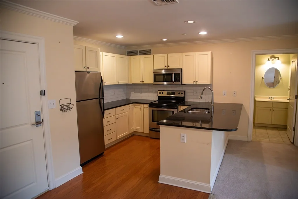 2 bed, 2 bath apartment for rent at 8 Crowninshield St Unit 210, Peabody — photo 5 of 29