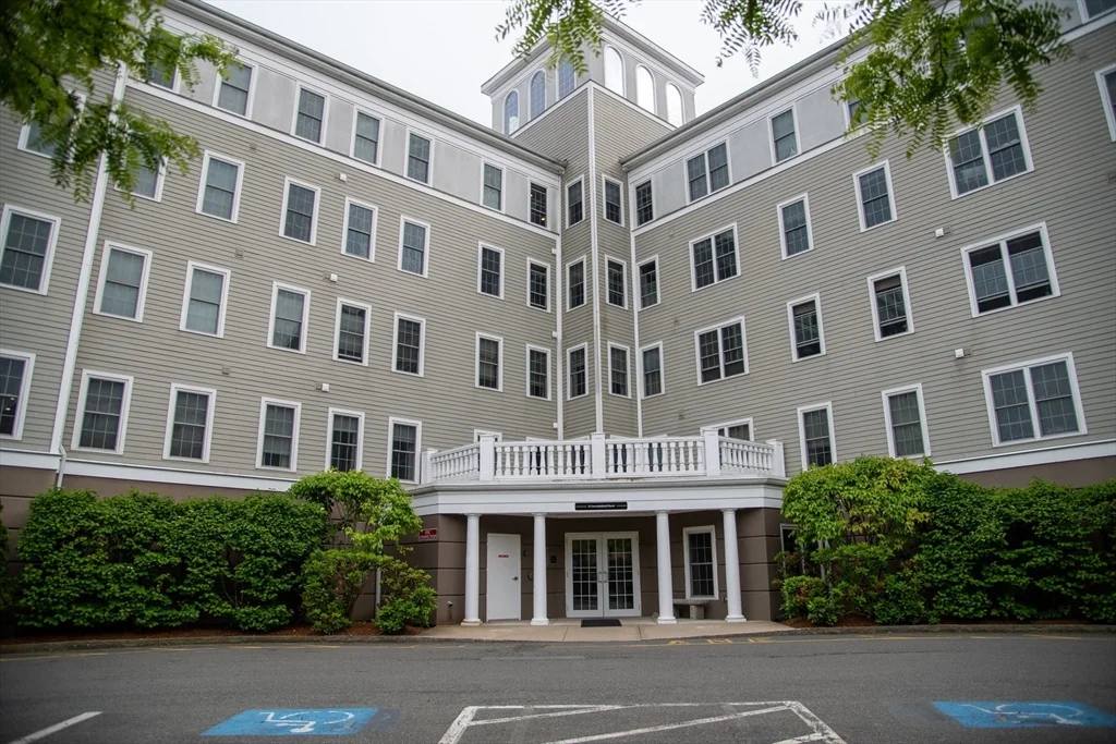 2 bed, 2 bath apartment for rent at 8 Crowninshield St Unit 210, Peabody