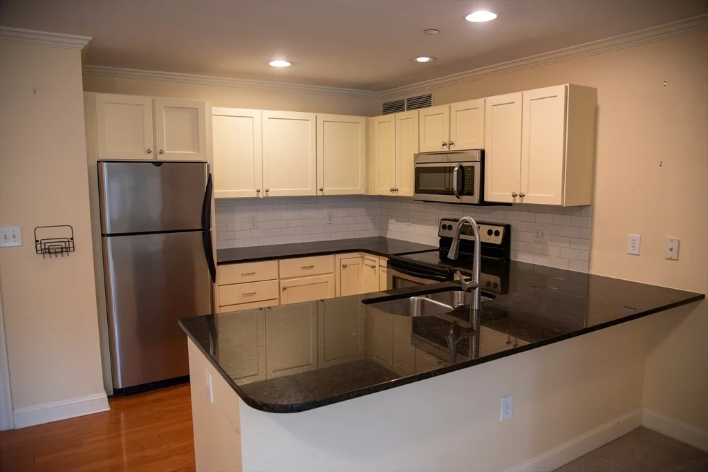 2 bed, 2 bath apartment for rent at 8 Crowninshield St Unit 210, Peabody — photo 4 of 29