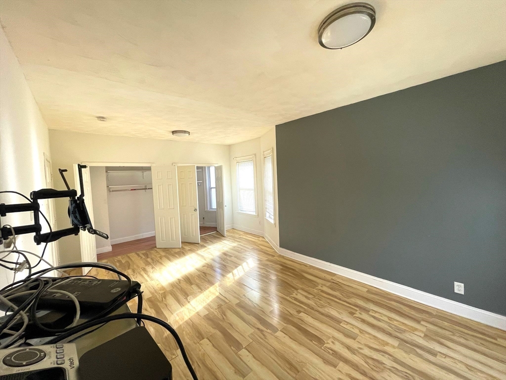 3 bed, 1 bath apartment for rent at 8 Dane Unit 2, Everett — photo 2 of 15