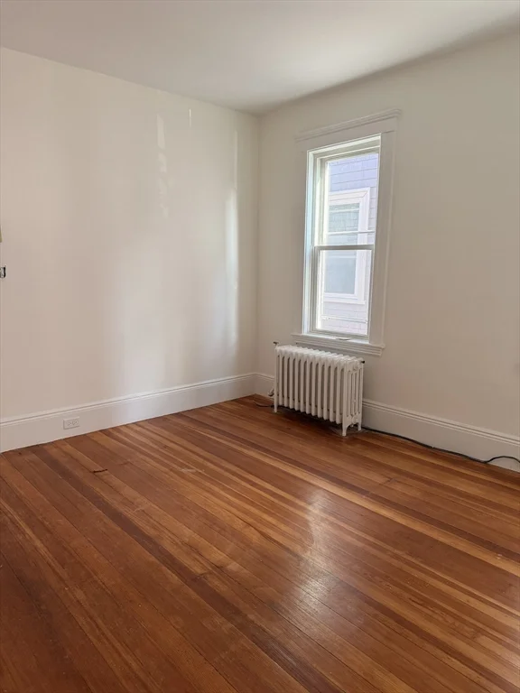 4 bed, 1 bath apartment for rent at 8 Dawes St Unit 1, Dorchester — photo 3 of 9