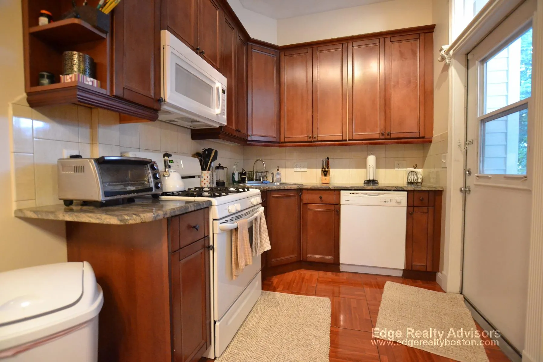 3 bed, 2 bath apartment for rent at 8 Delaware Pl Unit 3, Brighton — photo 7 of 12