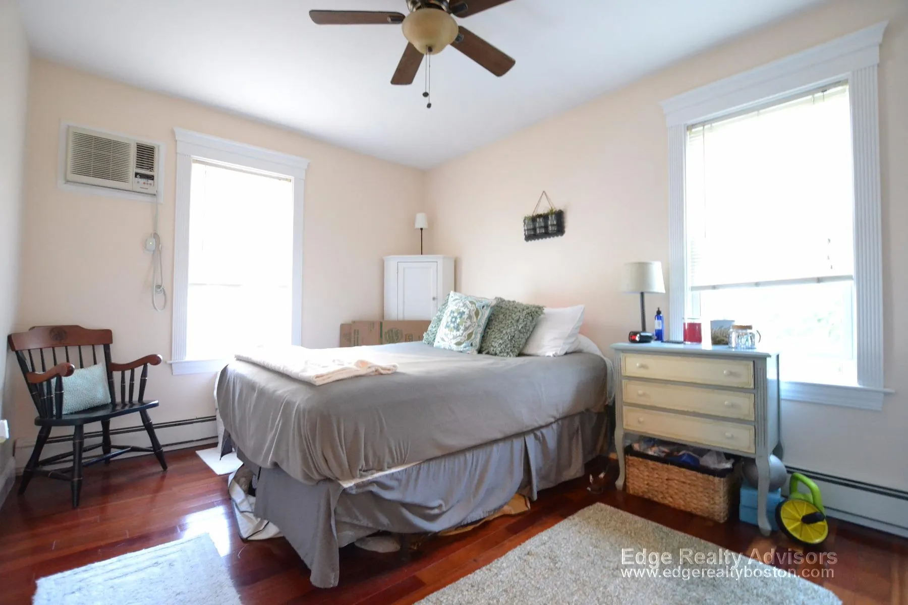 3 bed, 2 bath apartment for rent at 8 Delaware Pl Unit 3, Brighton — photo 4 of 12