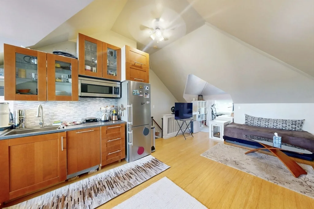 3 bed, 2 bath apartment for rent at 8 Douglas Ave Unit 2, Winter Hill — photo 3 of 24