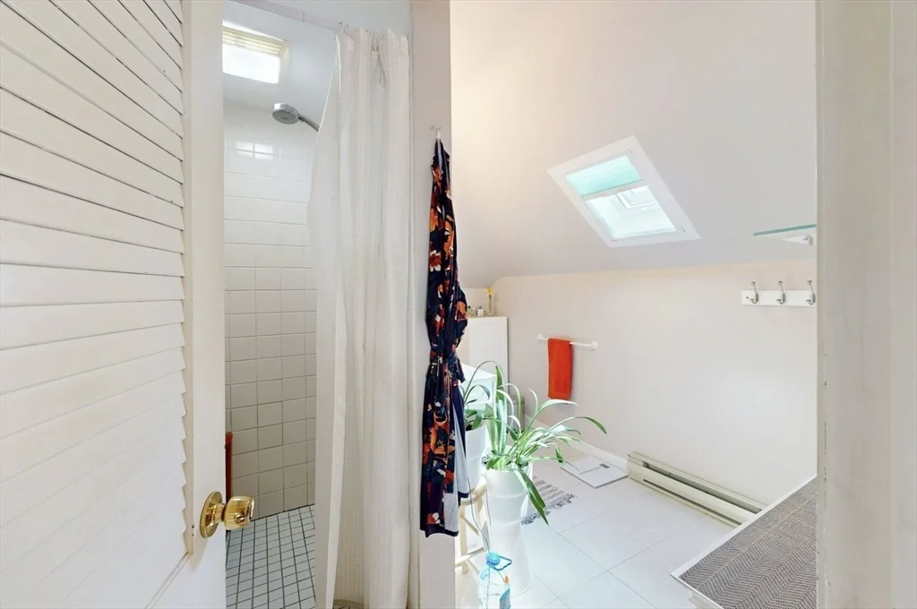 3 bed, 2 bath apartment for rent at 8 Douglas Ave Unit 2, Winter Hill — photo 5 of 24