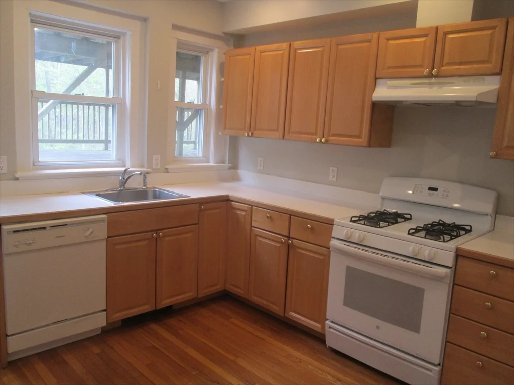 3 bed, 2 bath apartment for rent at 8 Dunham St Unit A, Lexington — photo 5 of 20