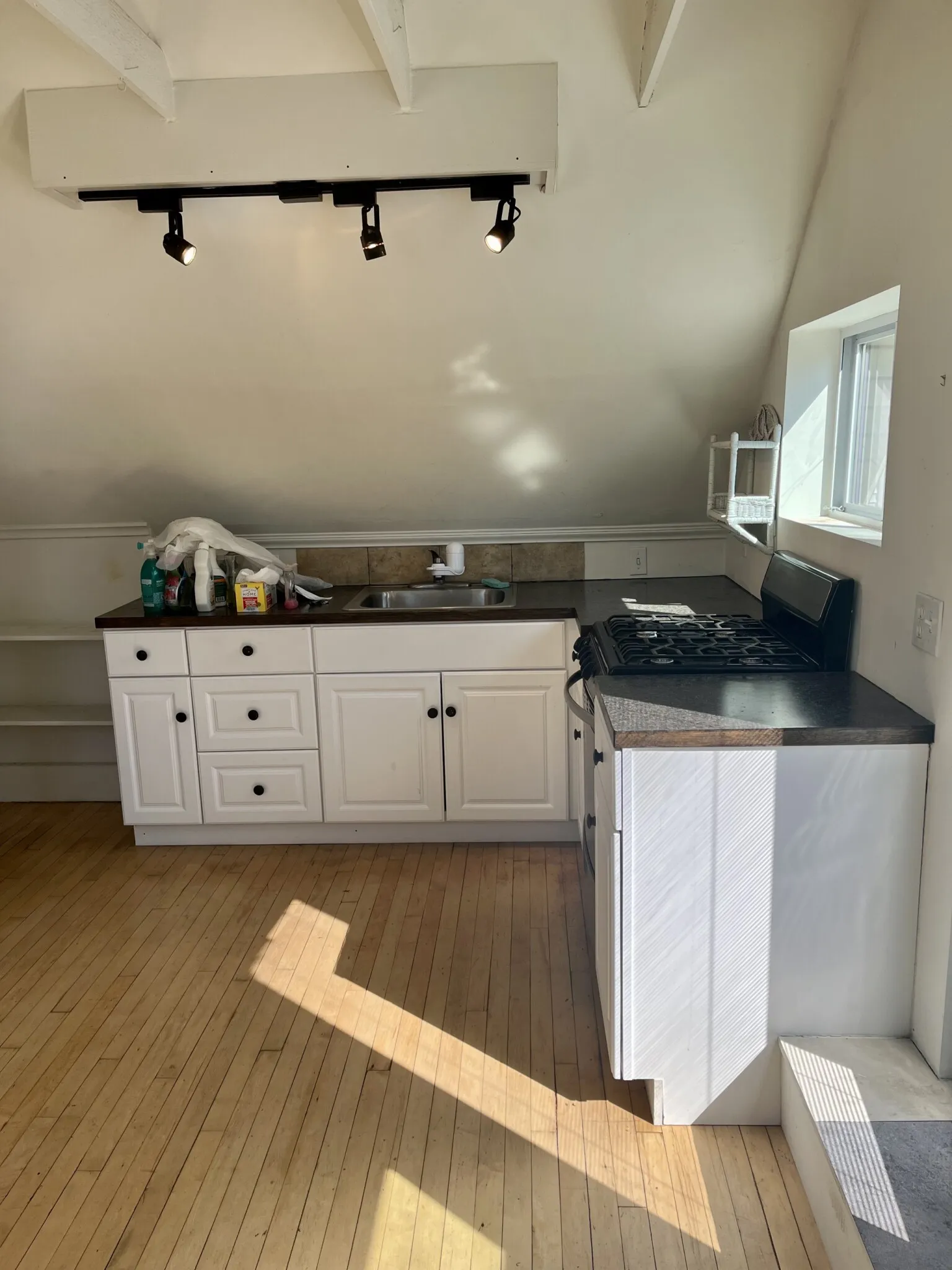 Studio bed, 1 bath apartment for rent at 8 Durham St Unit 3, Prospect Hill — photo 12 of 27