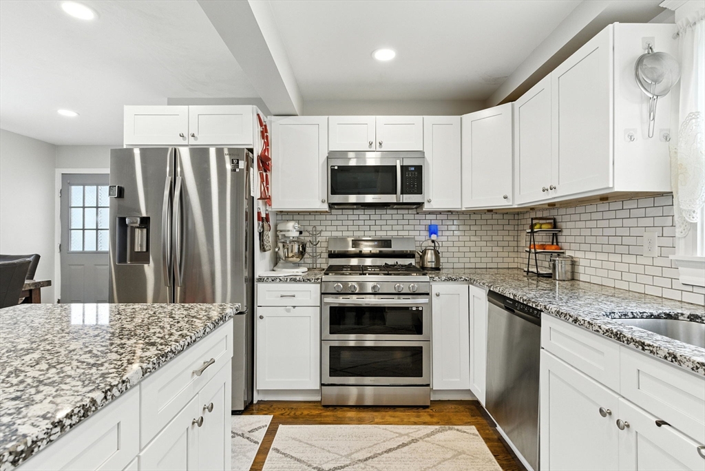 3 bed, 2 bath apartment for rent at 8 Earnshaw St, West Roxbury — photo 4 of 36