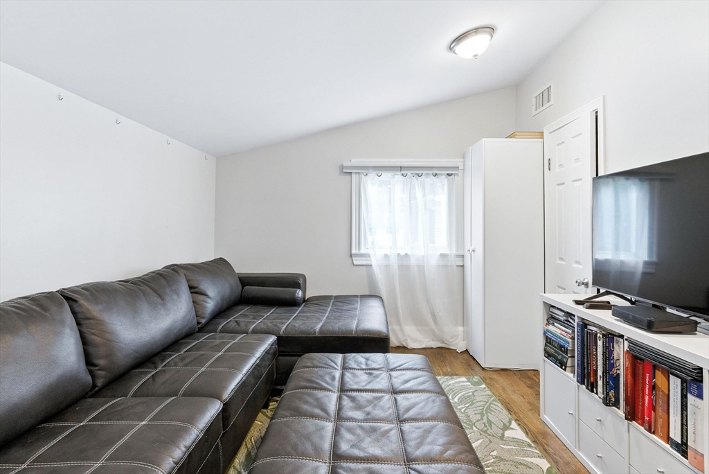 3 bed, 2 bath apartment for rent at 8 Earnshaw St, West Roxbury — photo 11 of 36