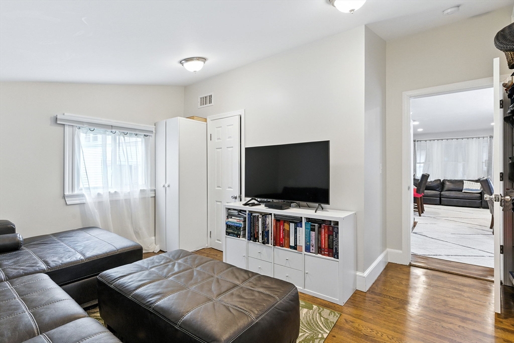 3 bed, 2 bath apartment for rent at 8 Earnshaw St, West Roxbury — photo 12 of 36