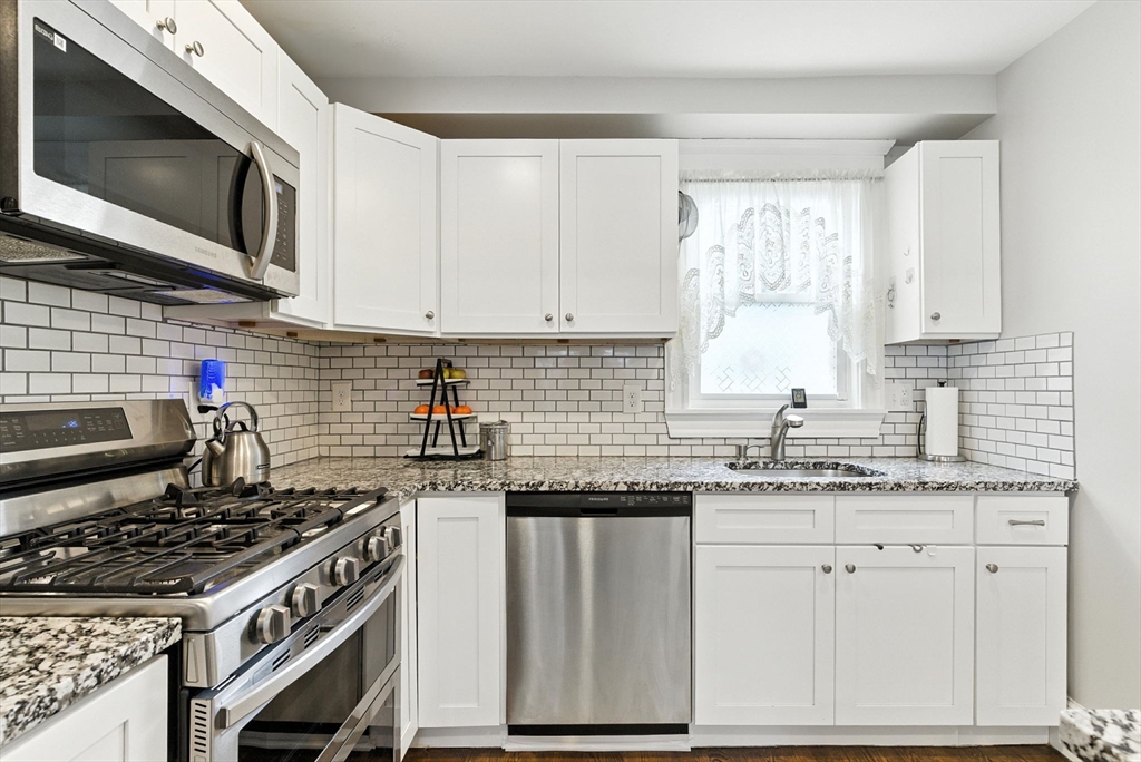 3 bed, 2 bath apartment for rent at 8 Earnshaw St, West Roxbury — photo 5 of 36